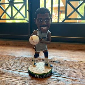 Magic Johnson bobble head / no box
